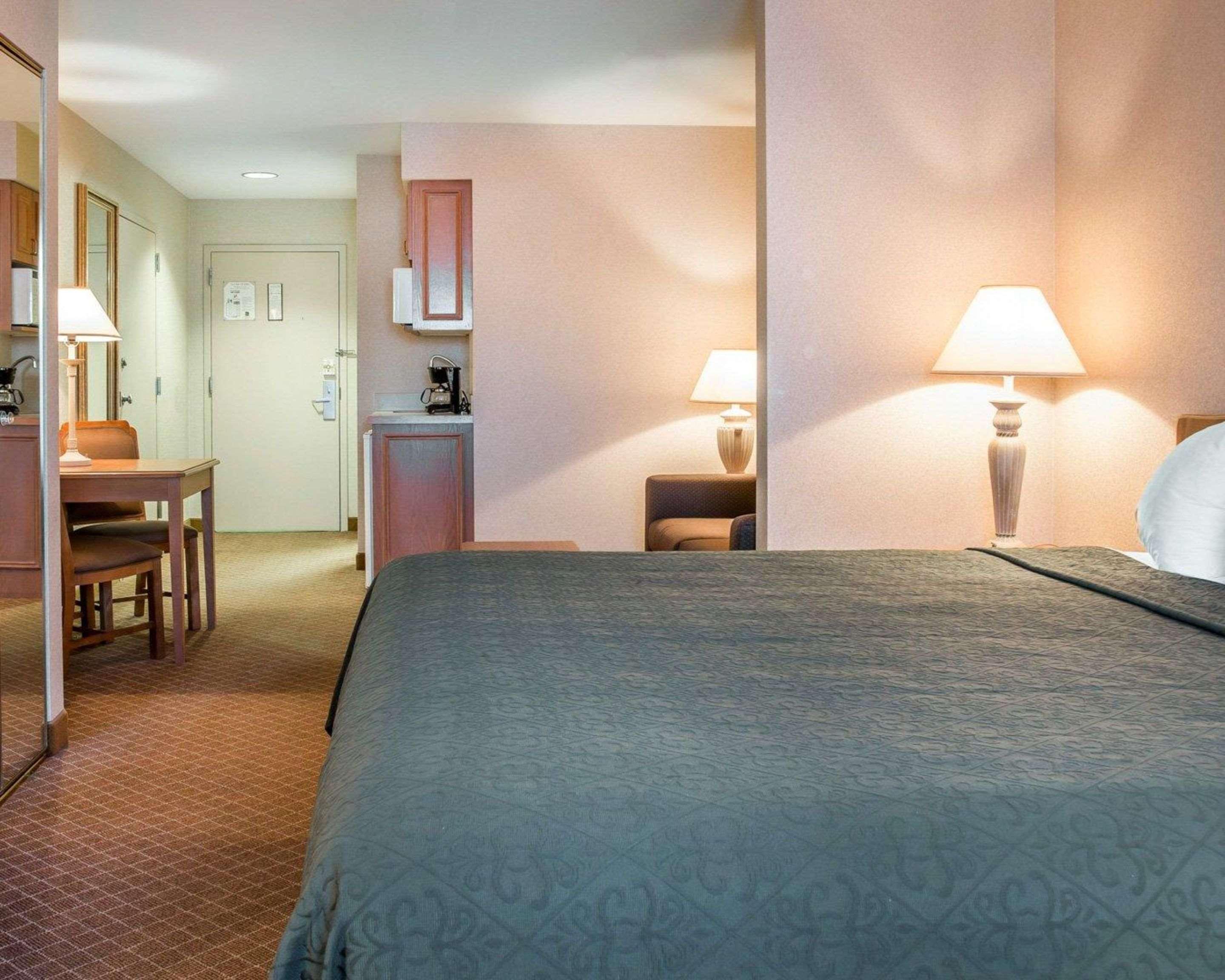 Quality Inn & Suites Monroe Εξωτερικό φωτογραφία